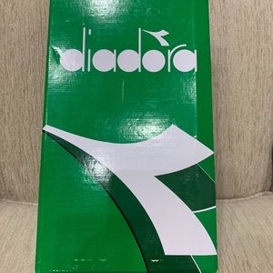 Diadora sneakers NWT